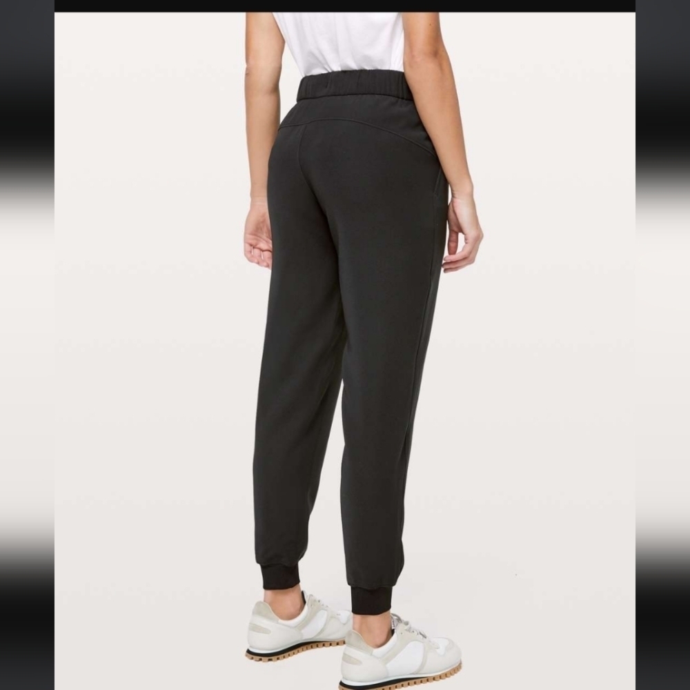 Lululemon On The Fly Jogger Black